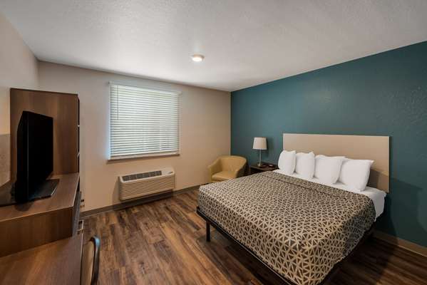  - WoodSpring Suites West Palm Beach - FL Turnpike, Exit 99