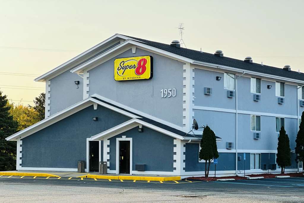 Super 8 by Wyndham Benton Harbor