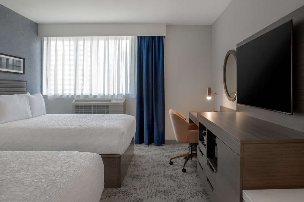 Hampton Inn by Hilton Winnipeg Downtown - Tap to explore photos