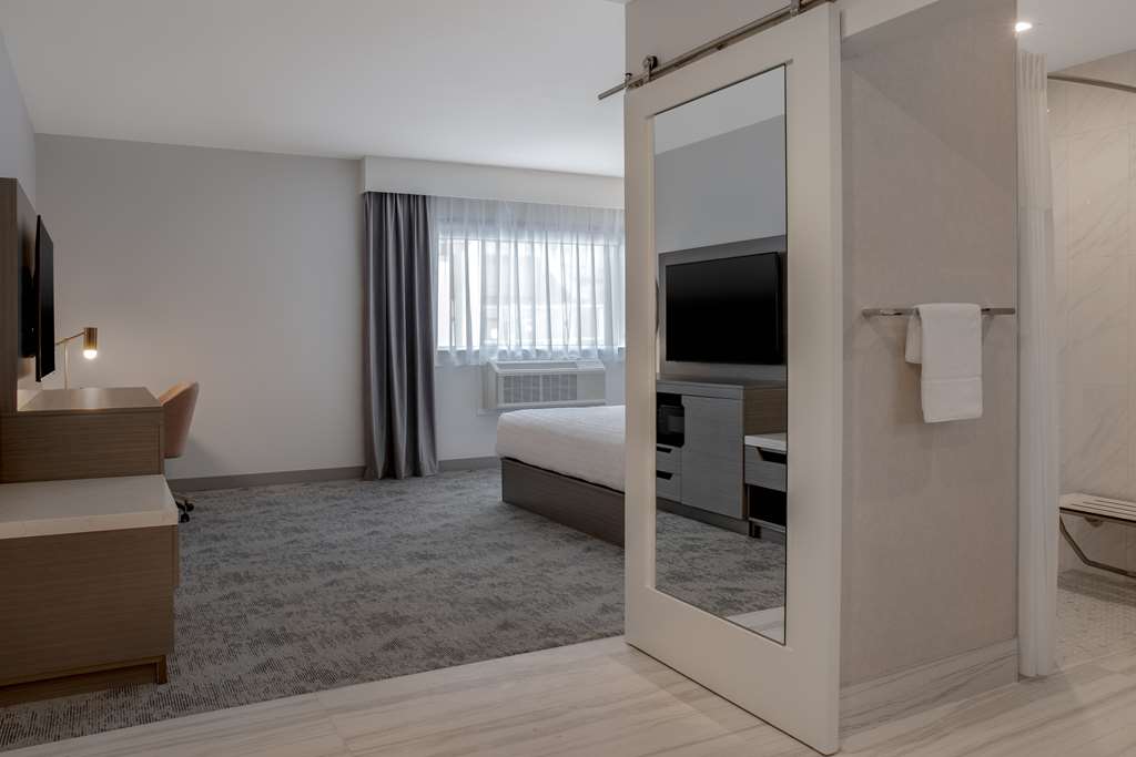 Hampton Inn by Hilton Winnipeg Downtown Room Type - 1KG MOB HEAR ACC RI-SHW