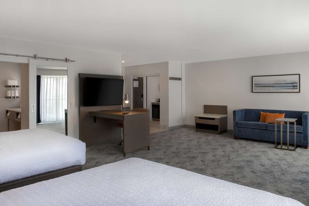 Hampton Inn by Hilton Winnipeg Downtown Room Type - 2QN STDO BALCONY WTBR