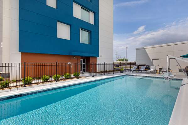 Pool - Hampton Inn Albertville