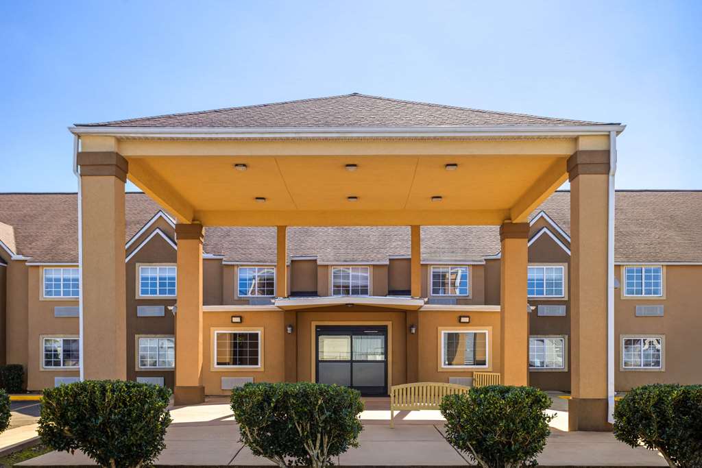 Days Inn by Wyndham Jackson