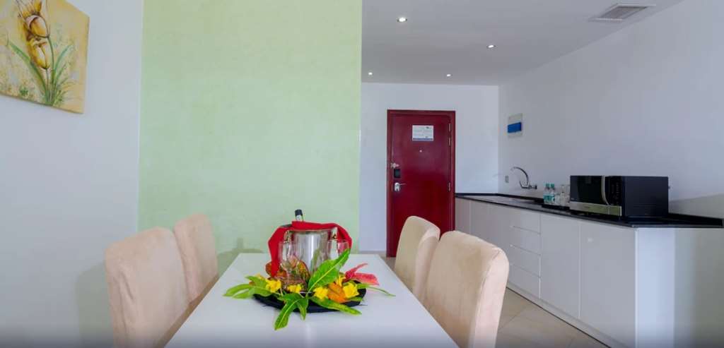 PENINSULA HOTEL DAR ES SALAAM-guestroom-Guest Room,Suite,On-Site.jpg