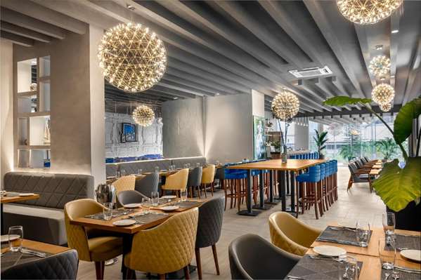 Dining,Dining Area,Restaurant,On-Site