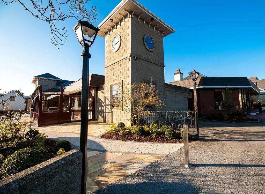 Treacys West County Hotel