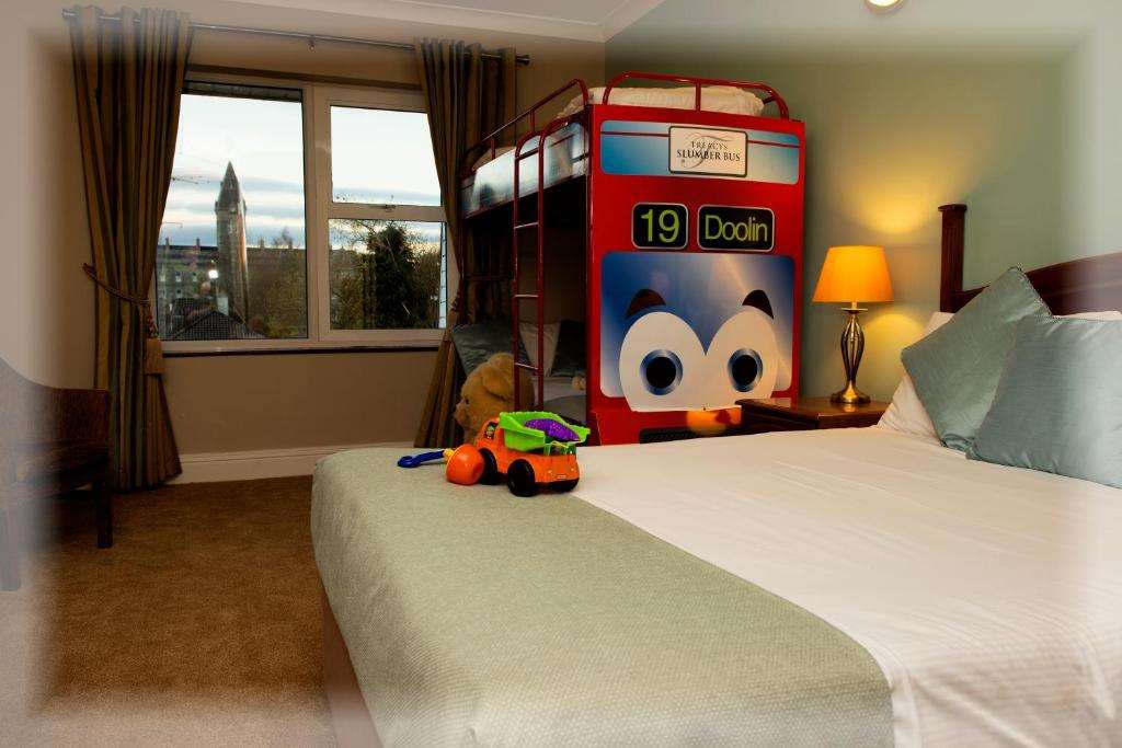 TREACYS WEST COUNTY HOTEL-guestroom-Guest Room,On-Site.jpg