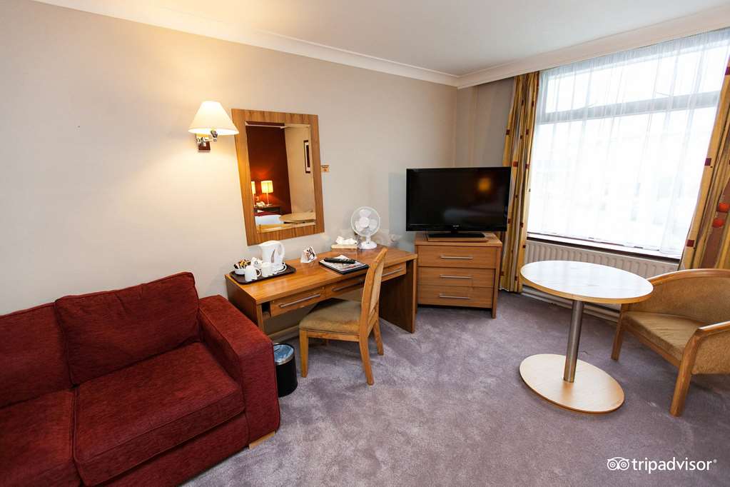 TREACYS WEST COUNTY HOTEL-guestroom-Guest Room,Guest Room Amenity,On-Site.jpg