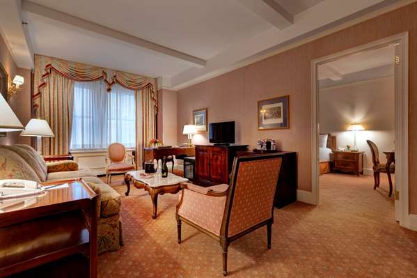 Suite - Hotel Elysee New York