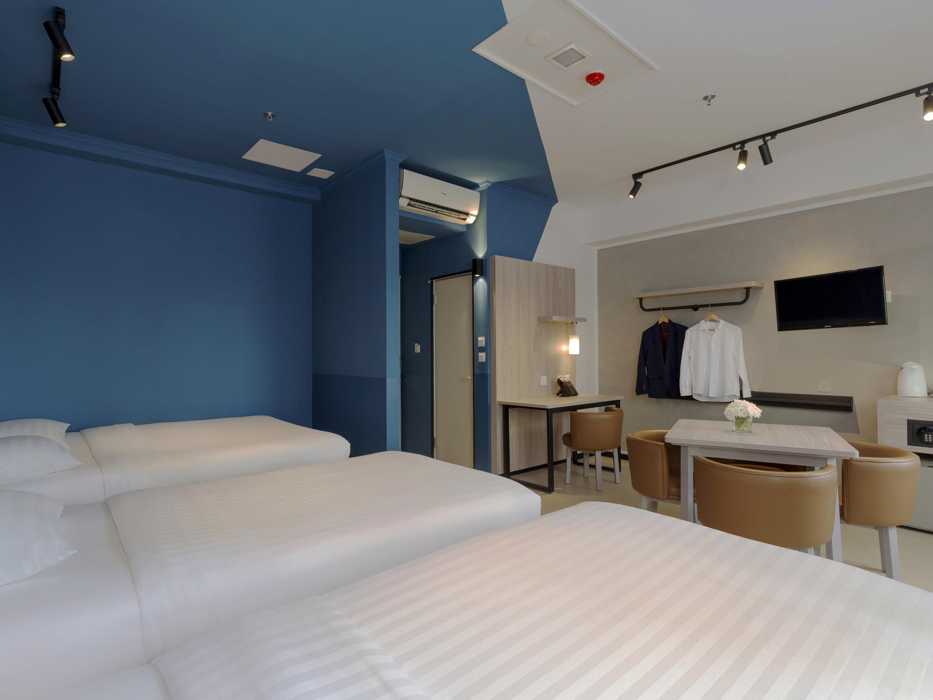 Ibis Budget Phnom Penh Riverside Room Type - Family Room with 1 double bed and 2 single beds