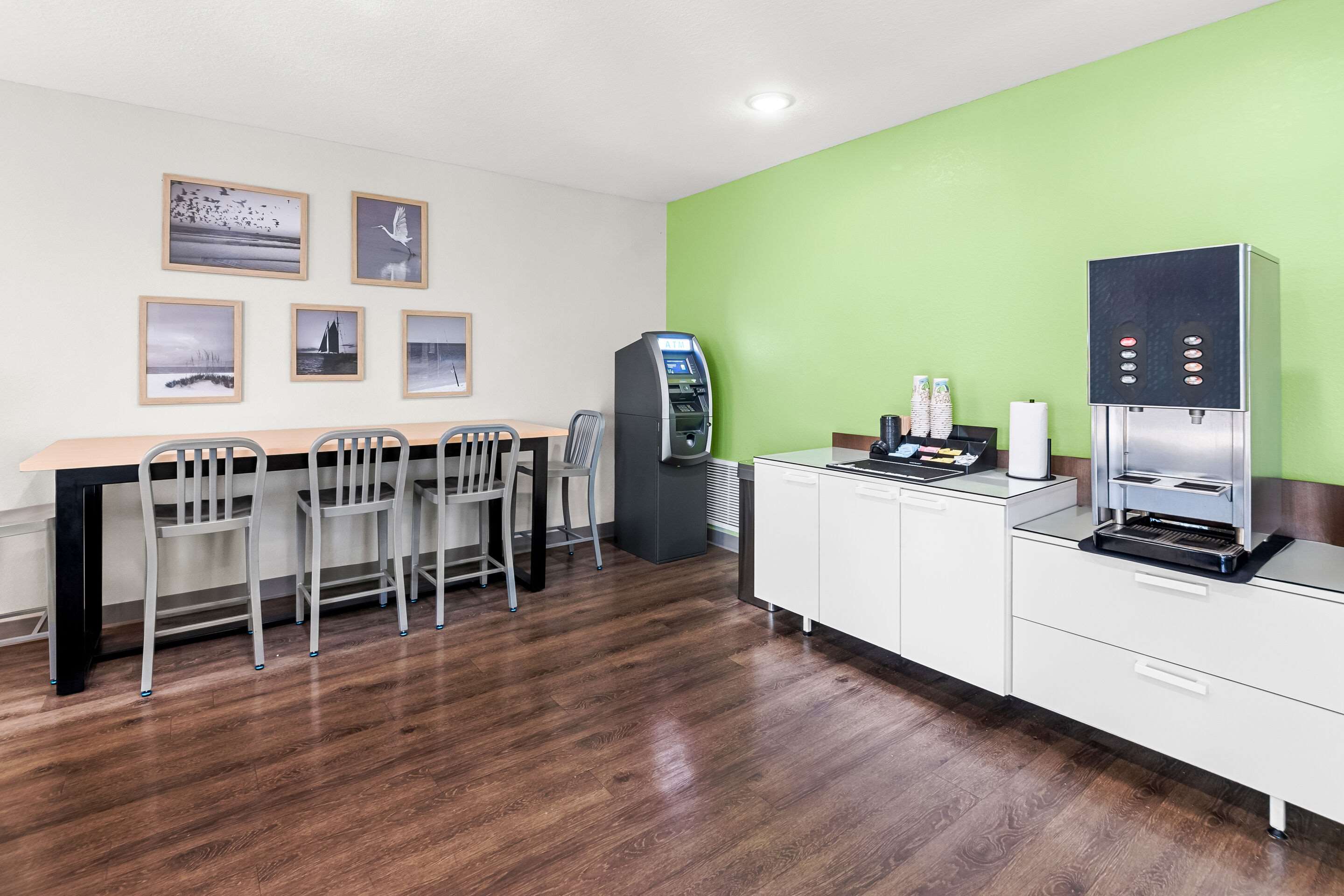 Spacious lobby with sitting area | WoodSpring Suites Hudson Port Richey
