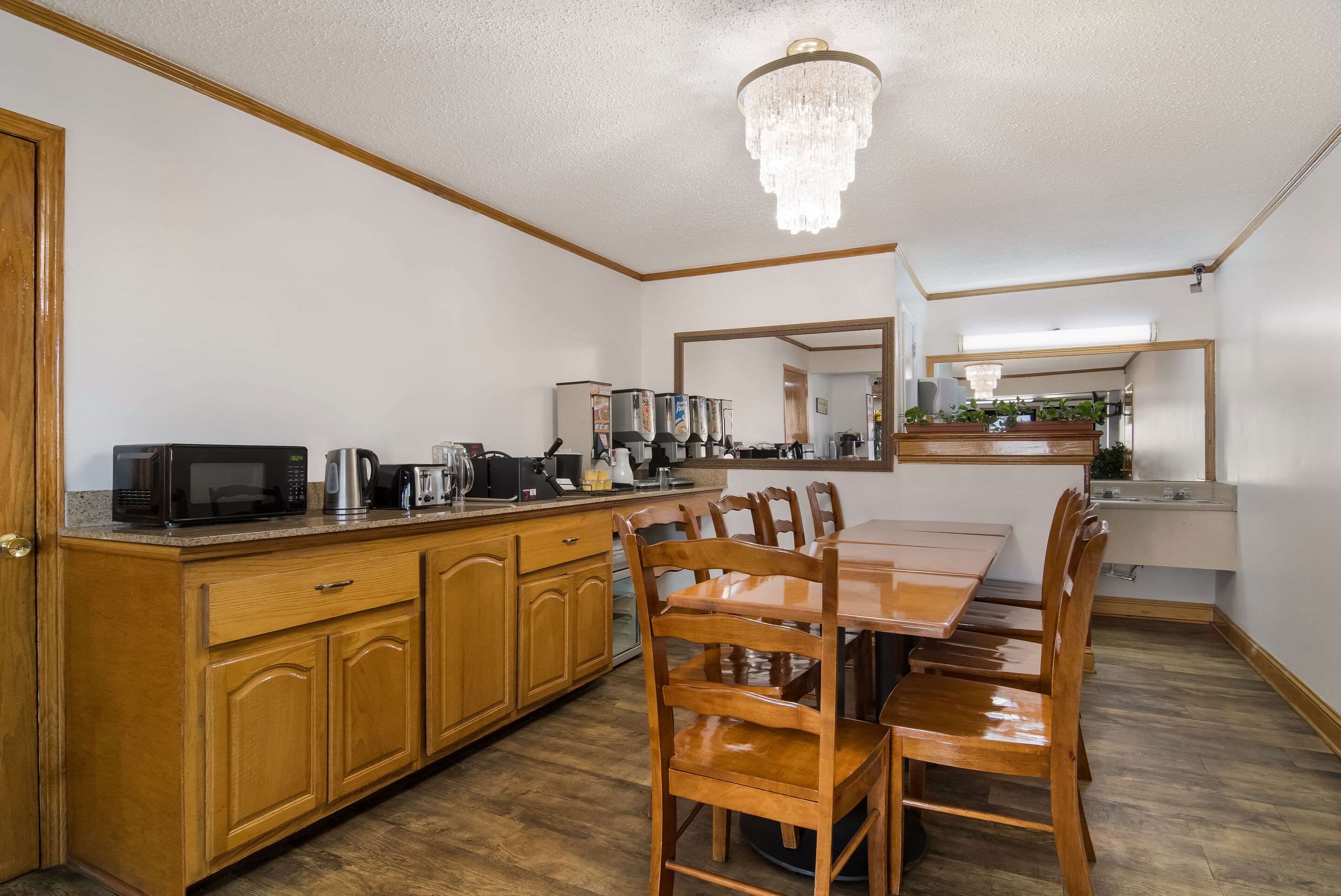 Breakfast counter | Econo Lodge Calhoun North Damascus