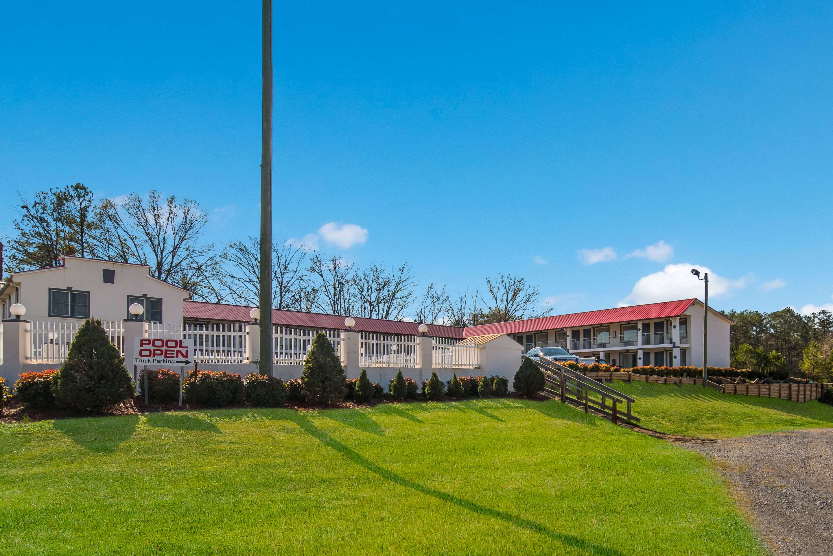 Hotel exterior | Econo Lodge Calhoun North Damascus