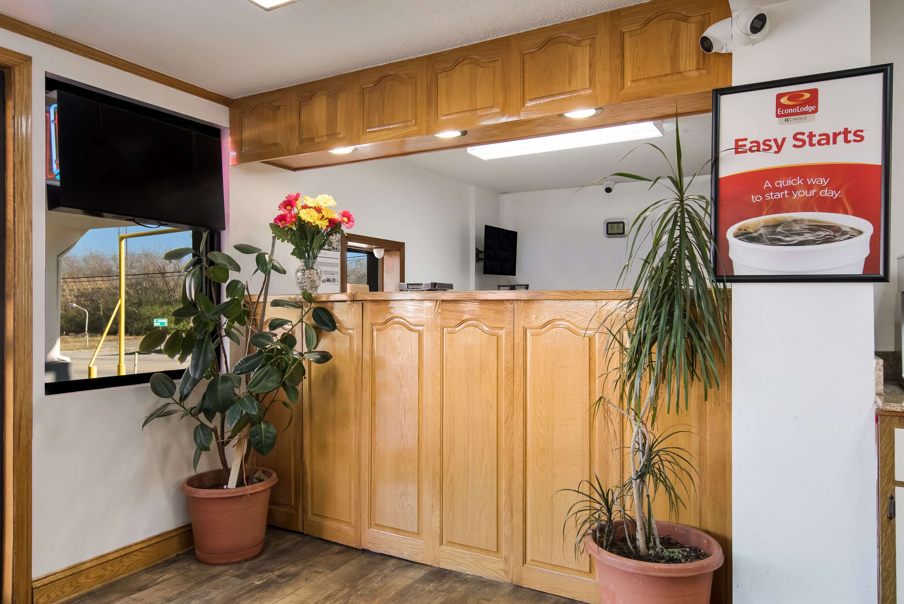 Front desk | Econo Lodge Calhoun North Damascus
