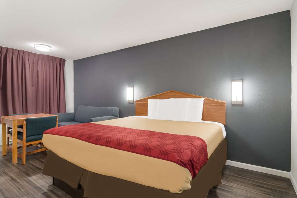 ECONO LODGE CALHOUN NORTH DAMASCUS-guestroom-Guest Room,On-Site.jpg