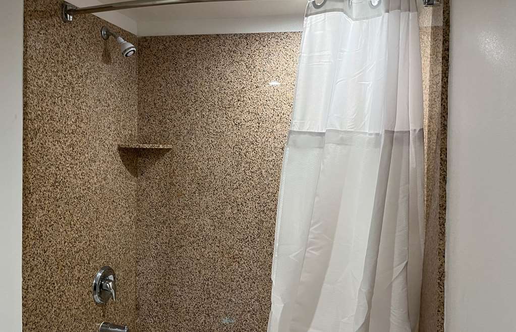 STUDIO 6 VALLEJO CA-guestroom-Guest Room,Bathroom,On-Site.jpg