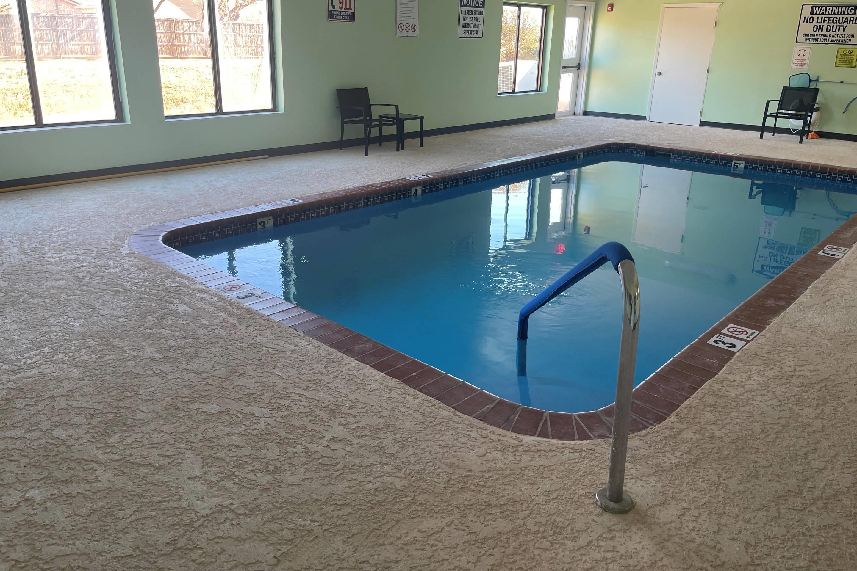 Indoor pool | Quality Suites Abilene Mall Area