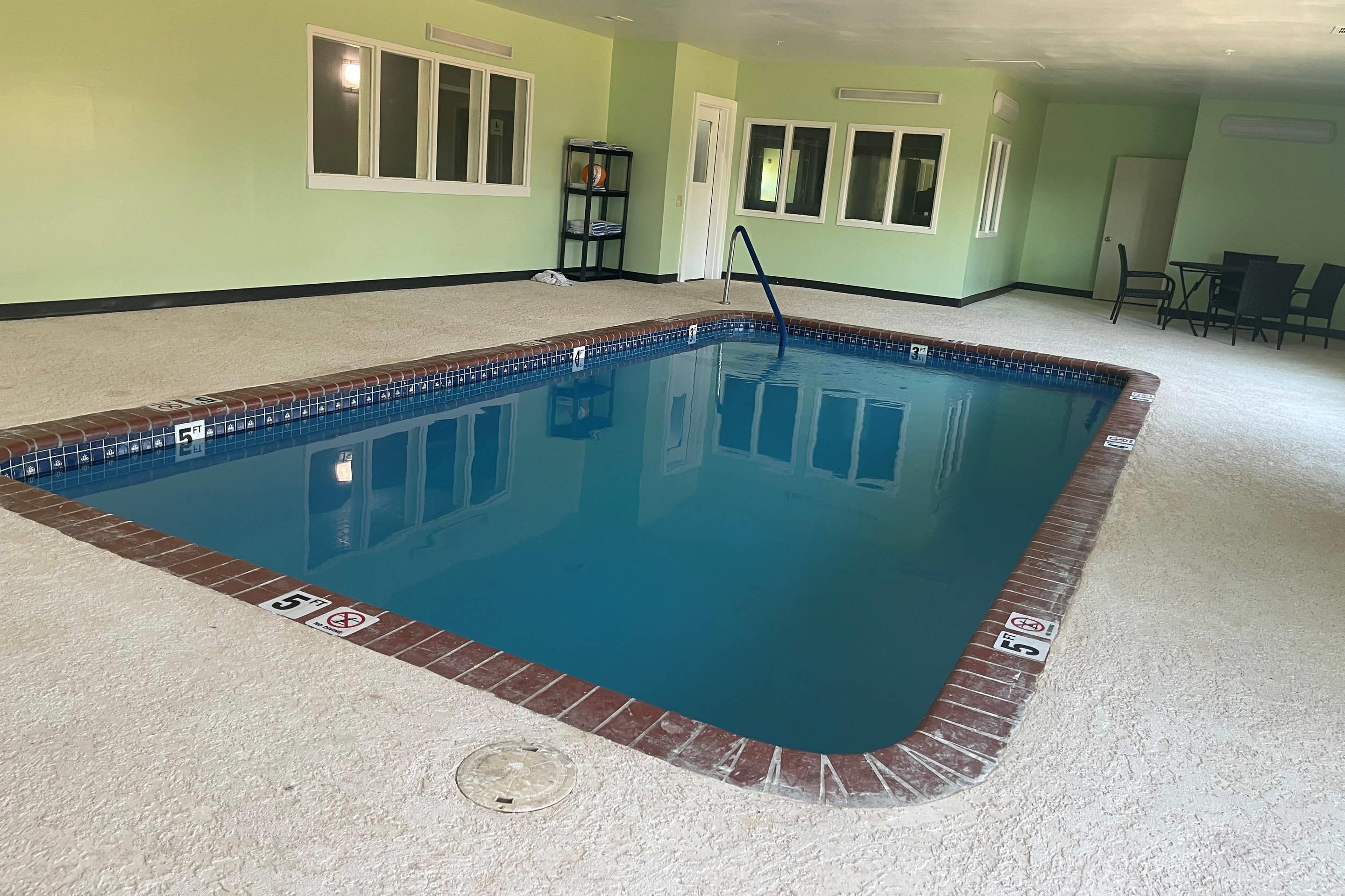 Indoor pool | Quality Suites Abilene Mall Area