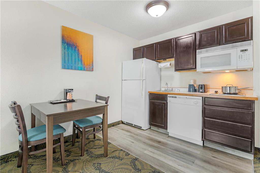 MAINSTAY SUITES MADISON AIRPORT-guestroom-Guest Room,Suite,On-Site.jpg
