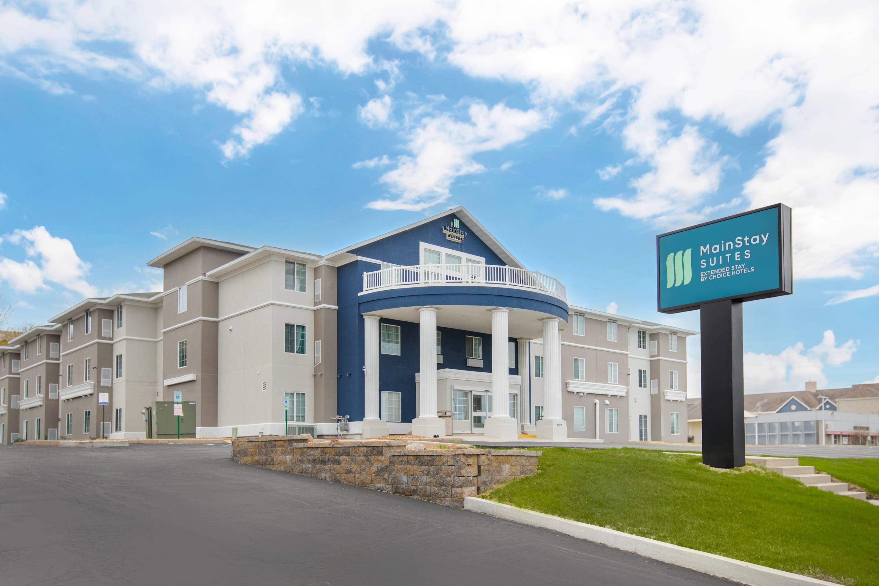 Hotel exterior | MainStay Suites Madison Airport