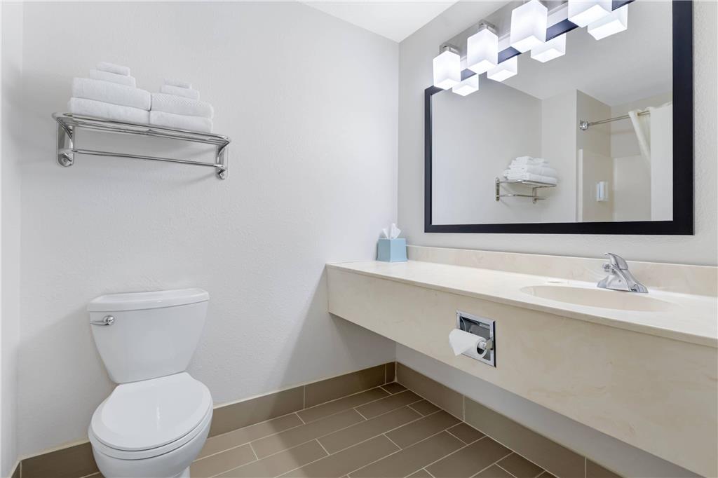 MAINSTAY SUITES MADISON AIRPORT-guestroom-Guest Room,Bathroom,On-Site.jpg