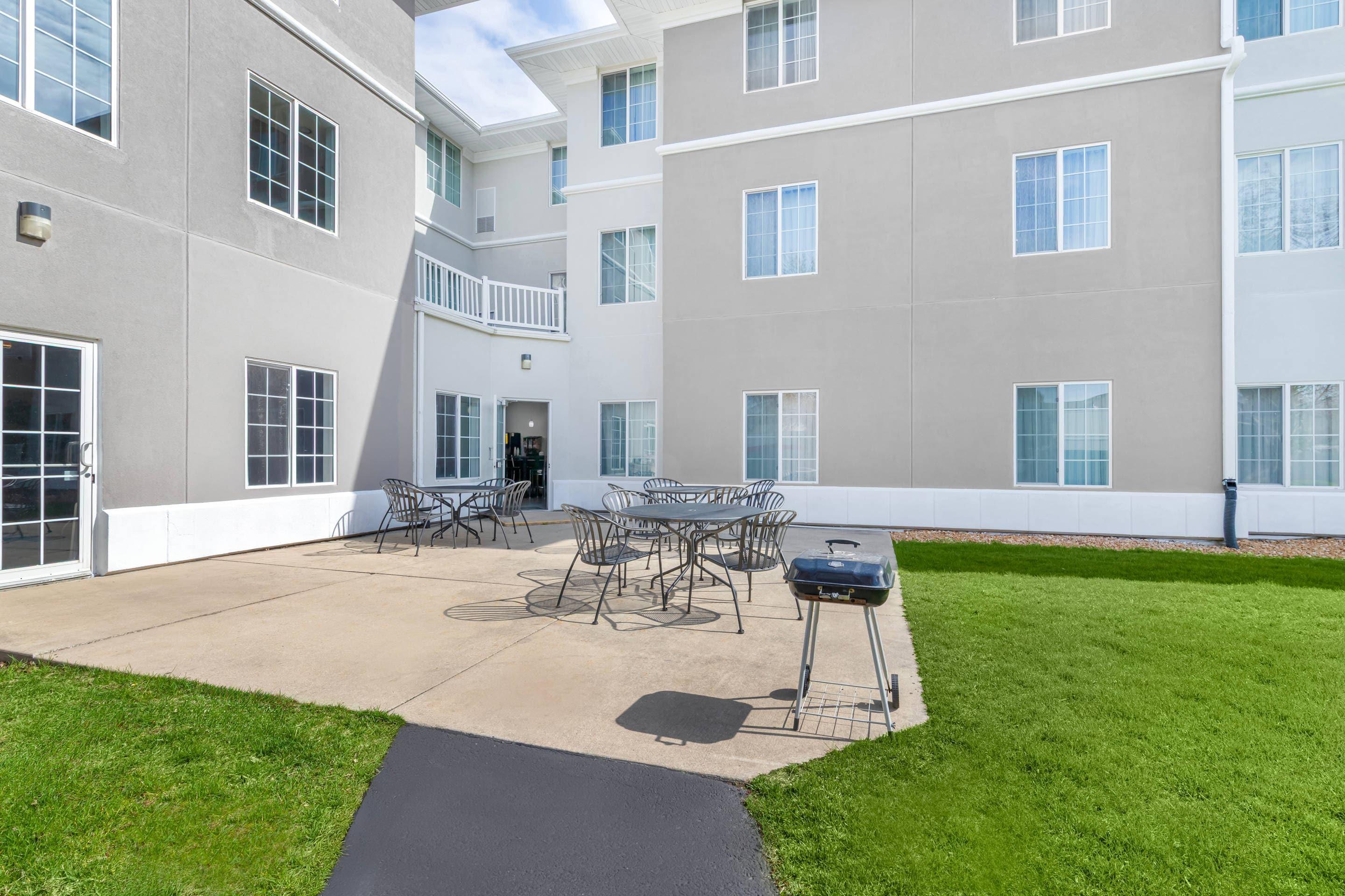 Barbecue area | MainStay Suites Madison Airport