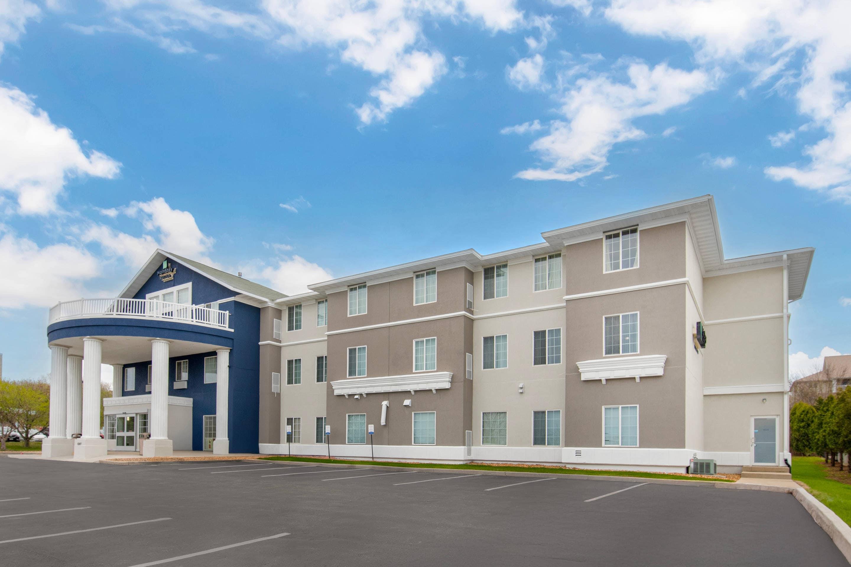 Hotel exterior | MainStay Suites Madison Airport