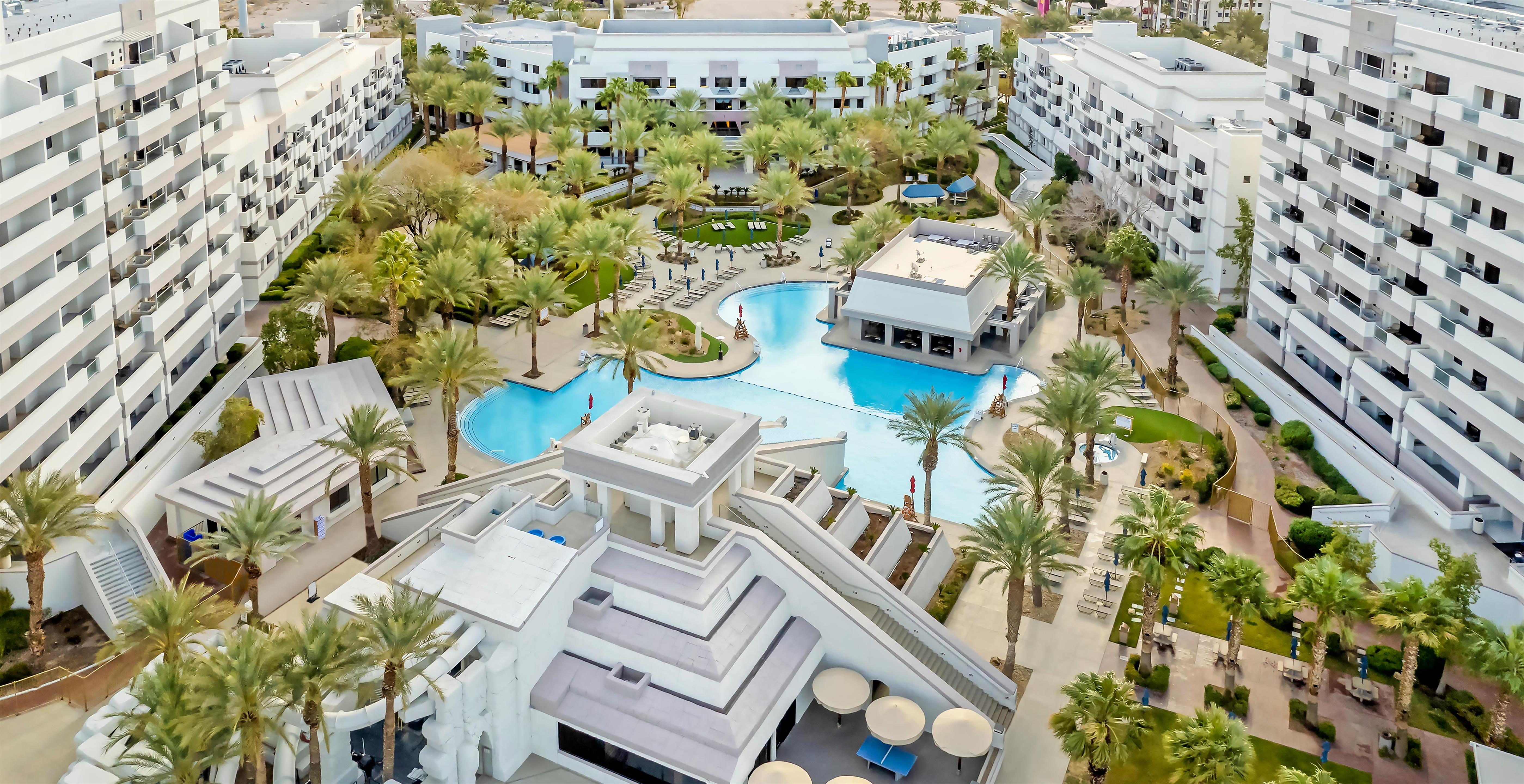 Pool | Hilton Vacation Club Cancun Resort Las Vegas