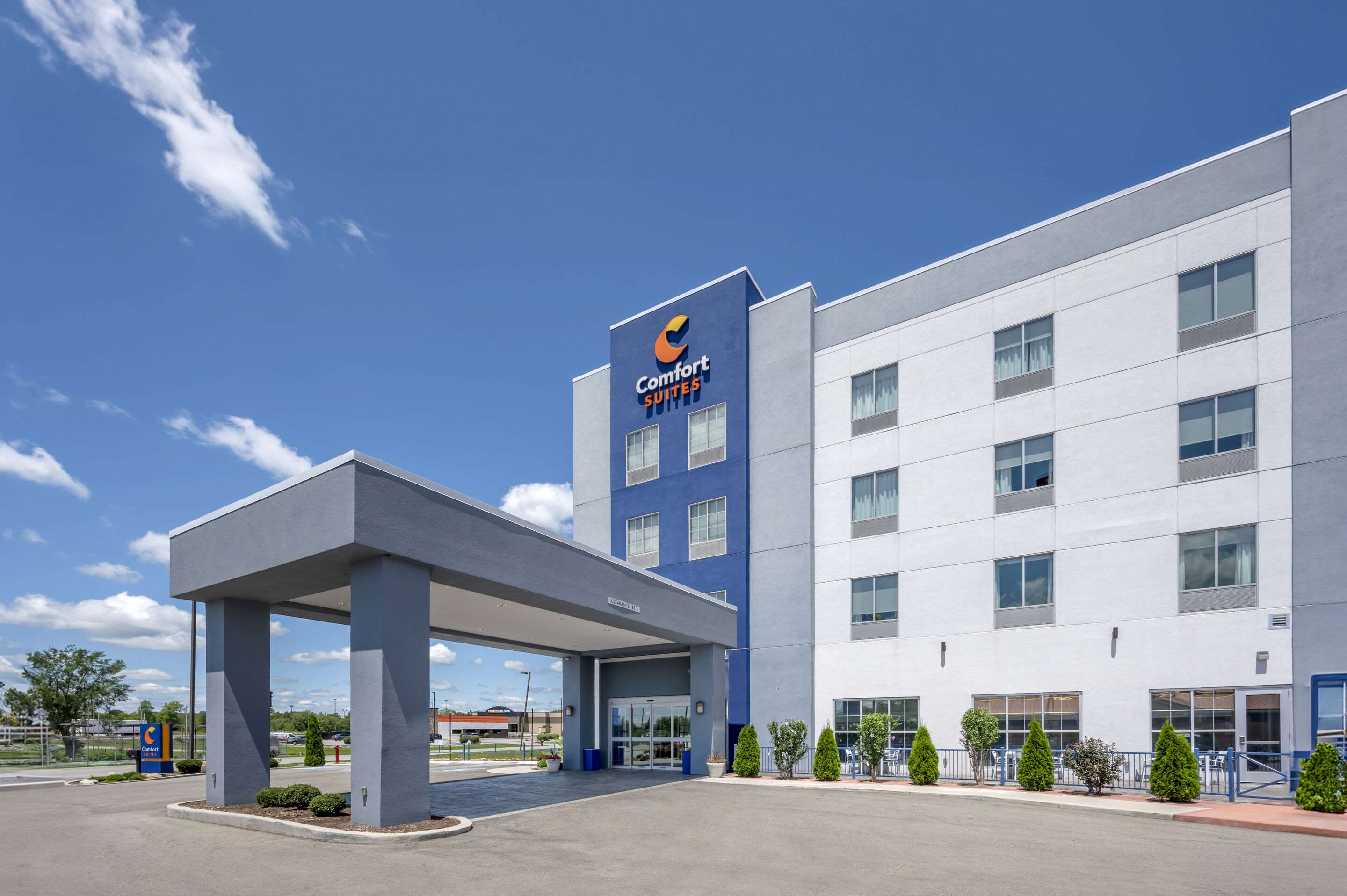 Hotel entrance | Comfort Suites