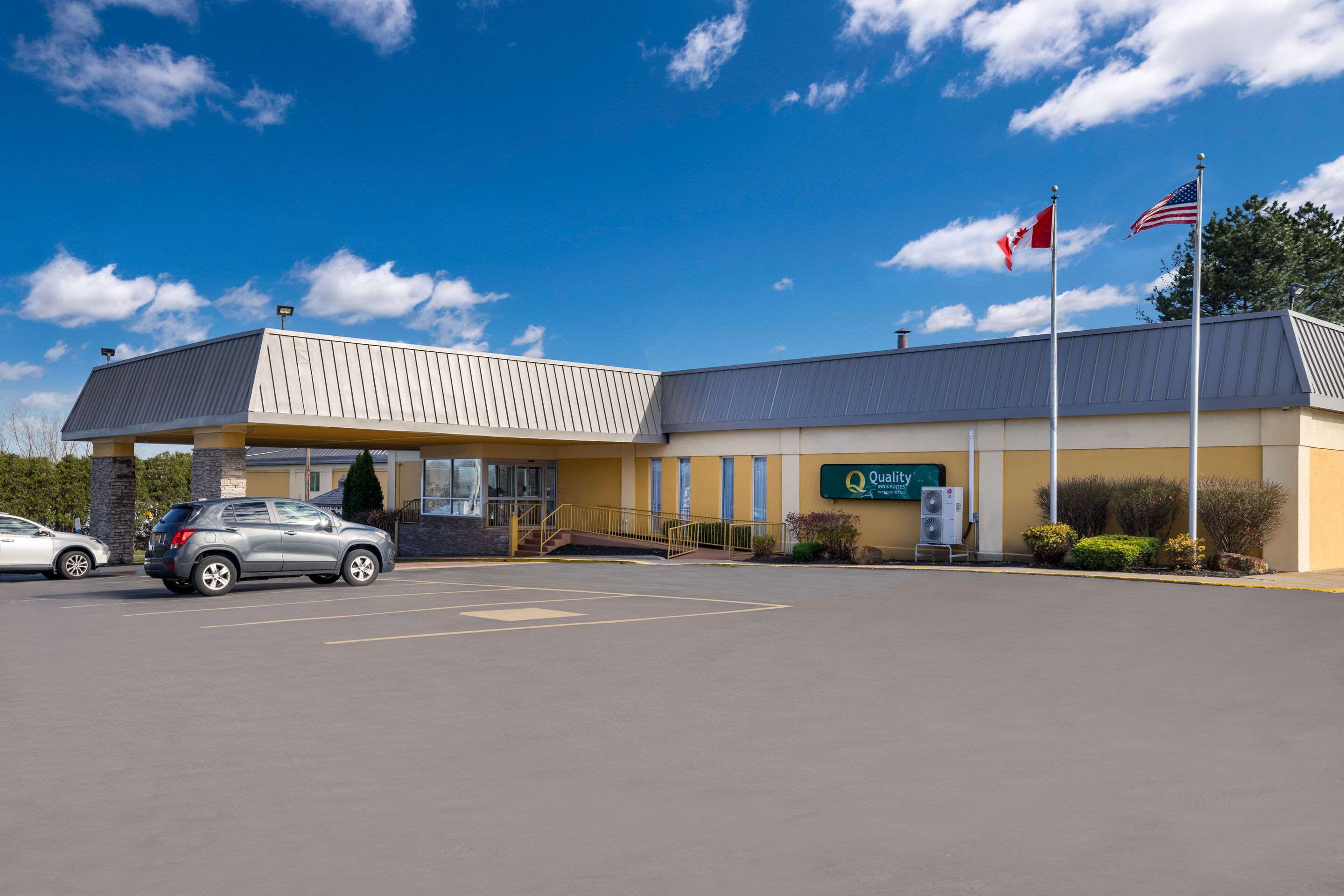 Hotel Parking Area | Suburban Studios Syracuse Fairgrounds