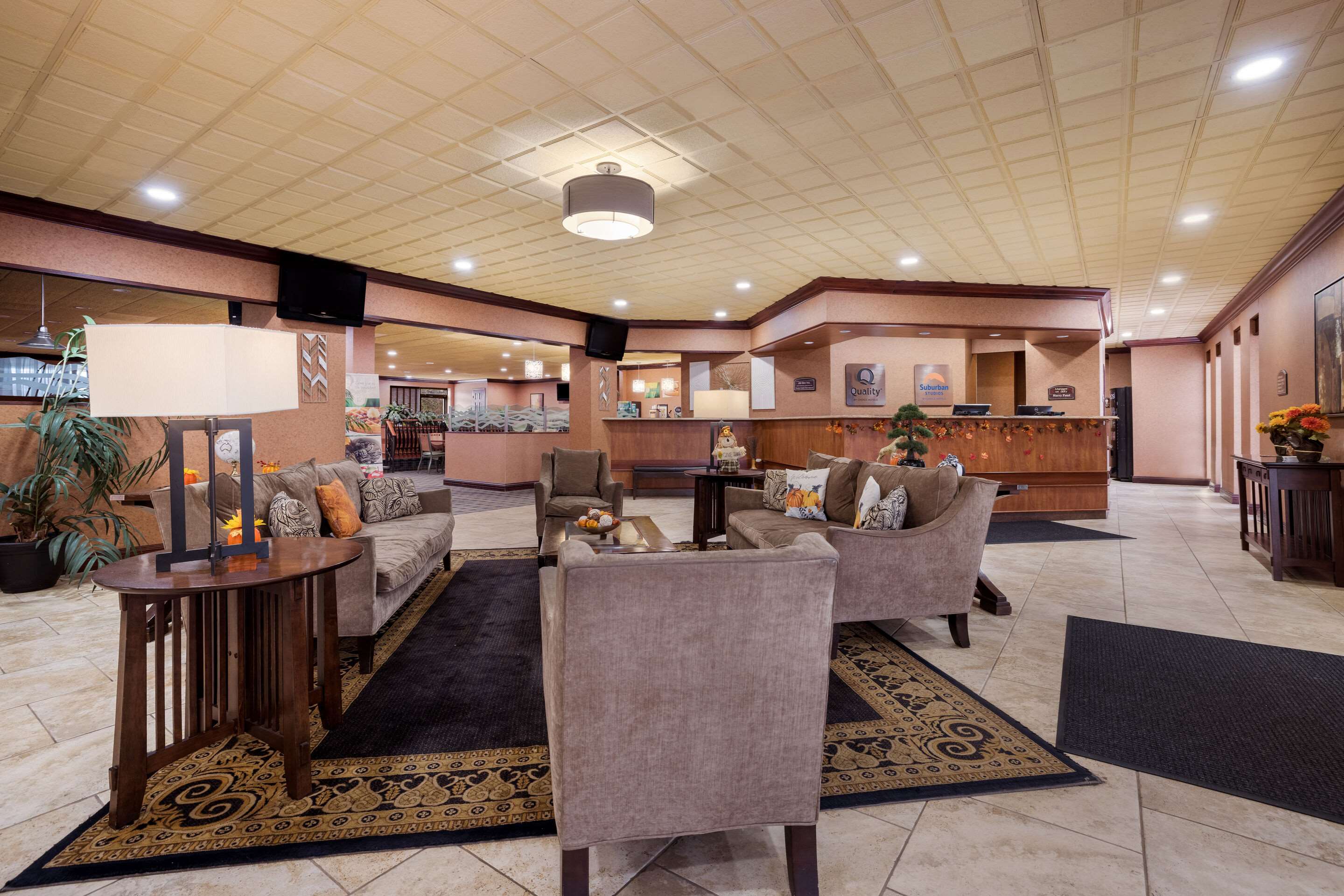 Lobby with sitting area | Suburban Studios Syracuse Fairgrounds