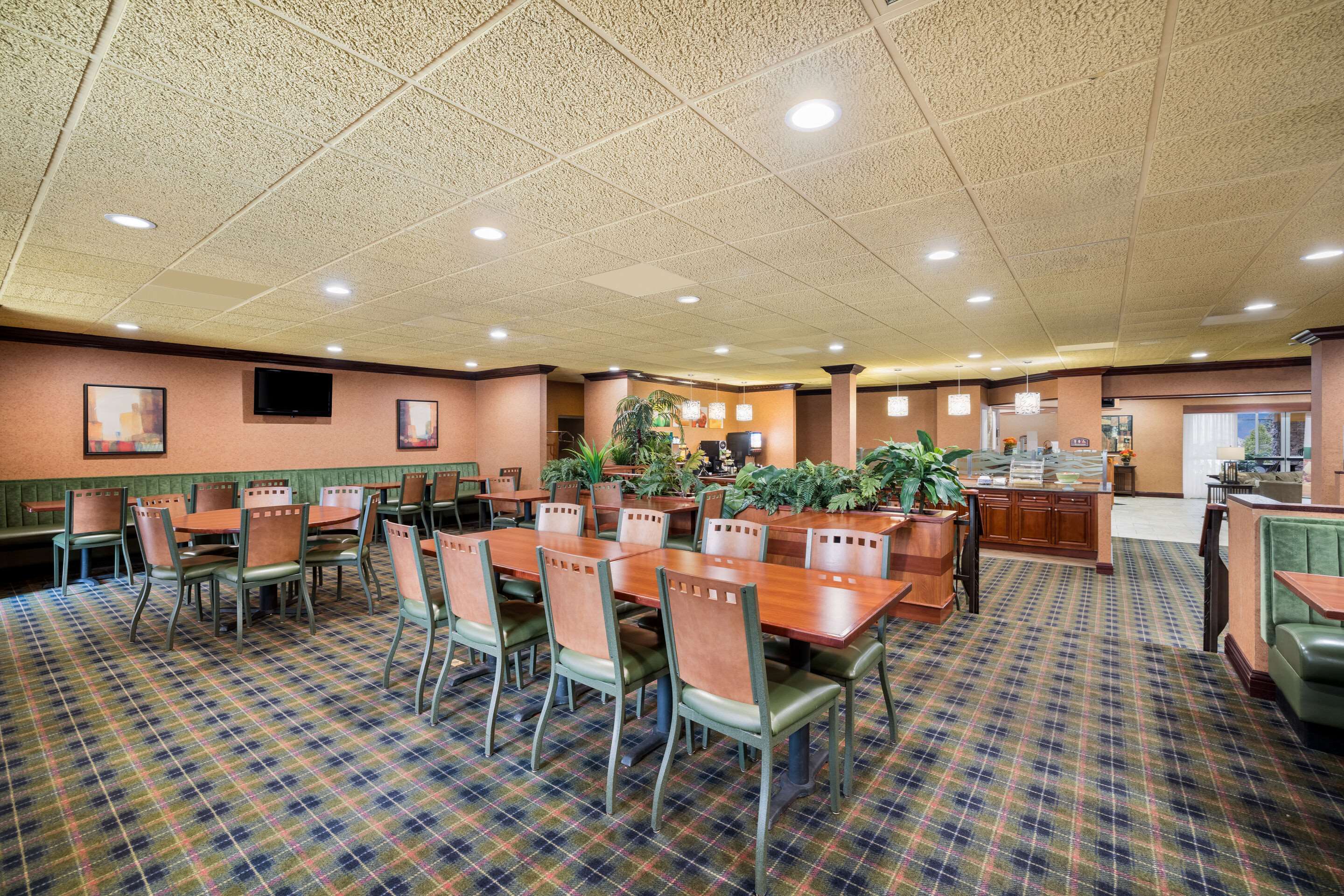 Spacious breakfast area | Suburban Studios Syracuse Fairgrounds