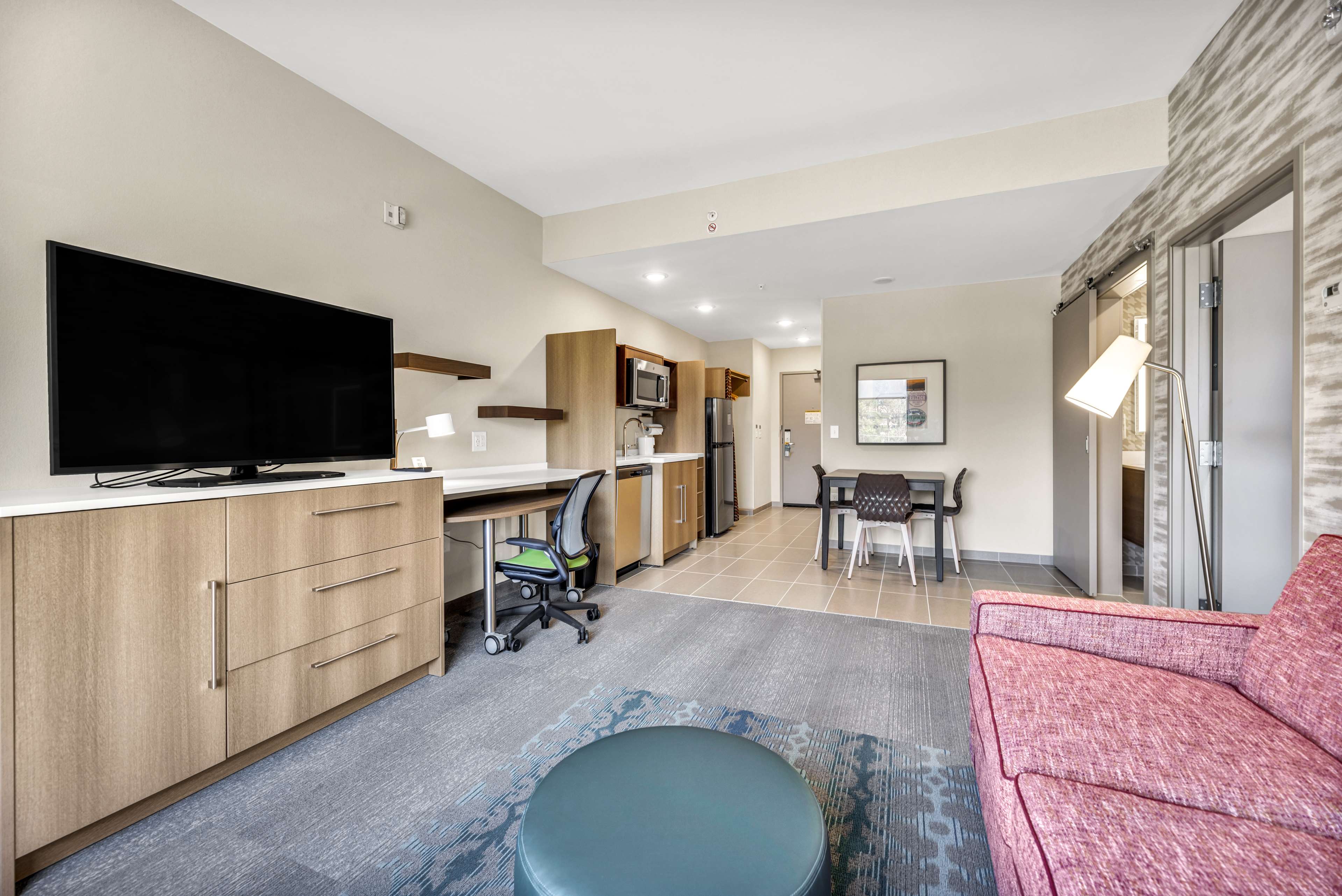 Home2 Suites by Hilton Raleigh State Arena Room Type - 1 KING 1BEDROOM SUITE