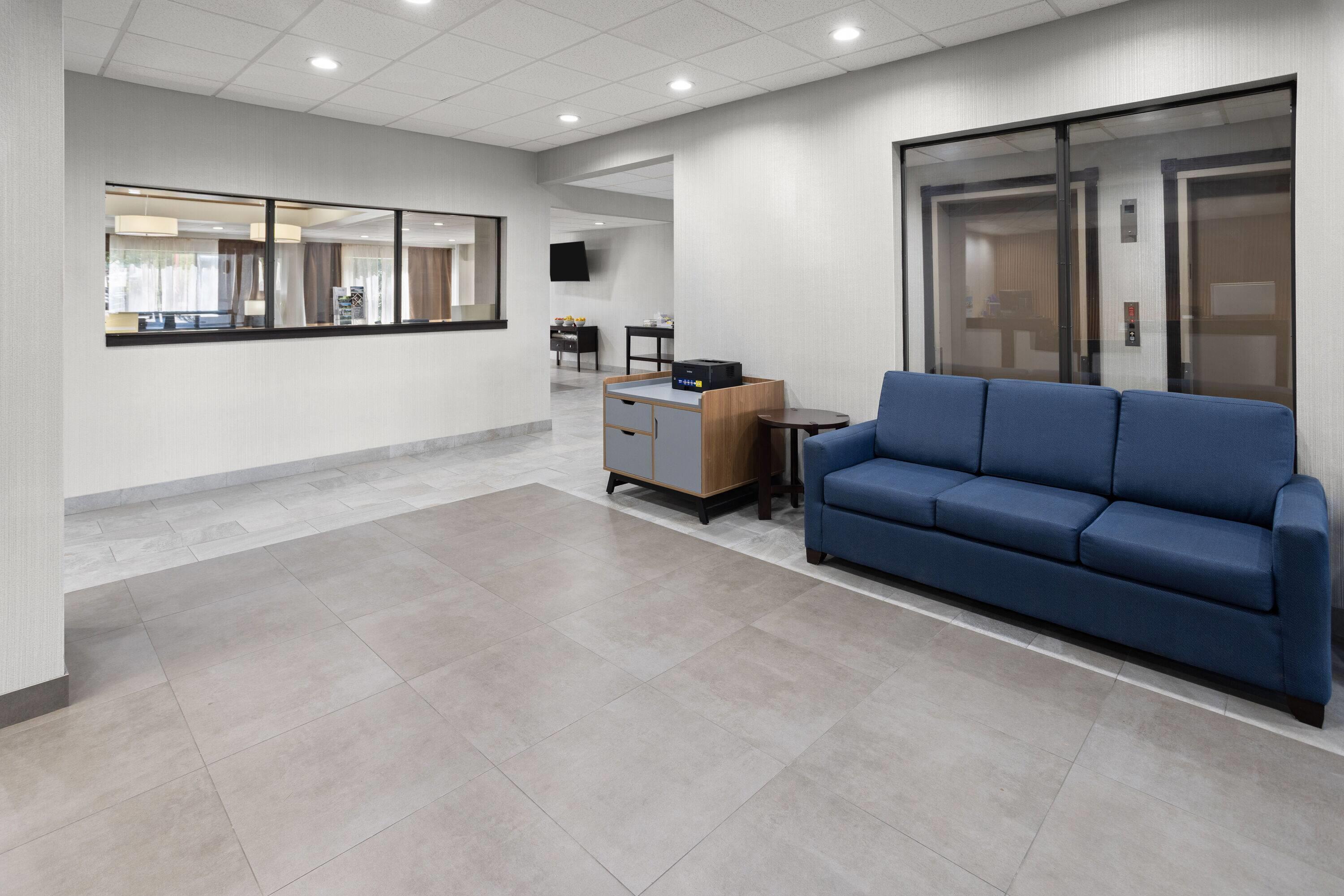 Lobby | Wingate by Wyndham Buckhannon