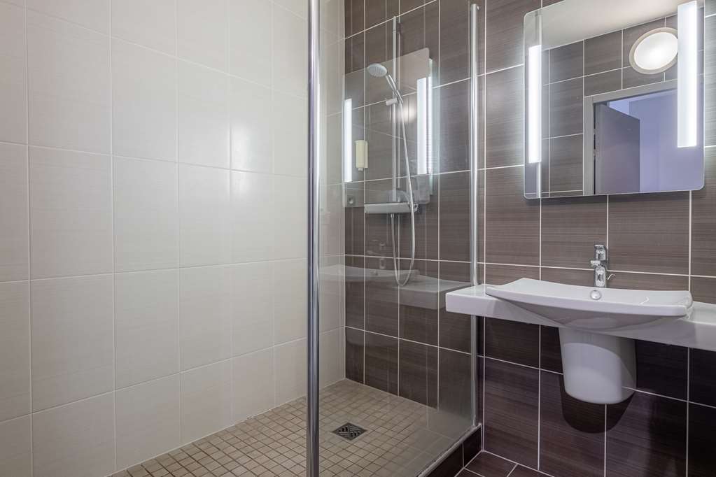 HOTEL CAUSSE COMTAL RODEZ, THE ORIG-guestroom-Guest Room,Bathroom,On-Site.jpg