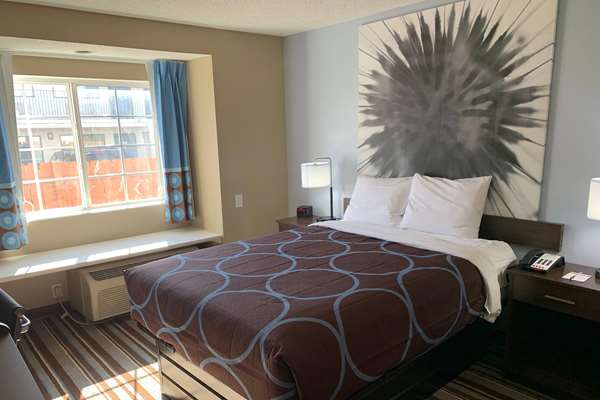  - Super 8 Hotel Joliet - I-80, Exit 130B