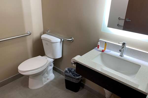  - Super 8 Hotel Joliet - I-80, Exit 130B