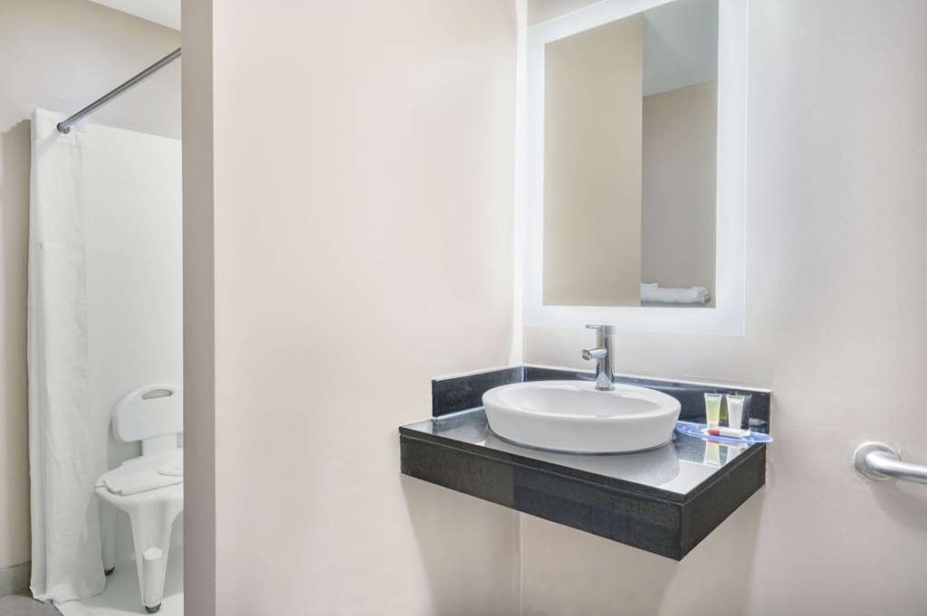 SUPER 8 BY WYNDHAM JOLIET-guestroom-Guest Room,Bathroom,Accessibility,On-Site.jpg