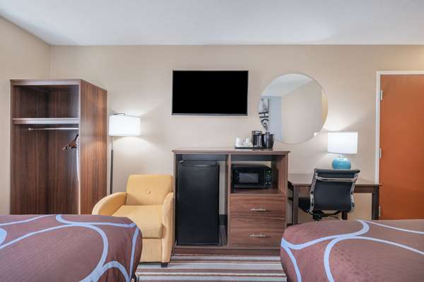  - Super 8 Hotel Joliet - I-80, Exit 130B