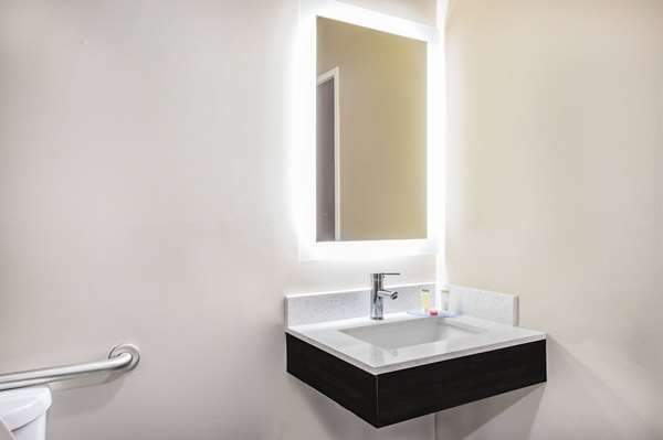  - Super 8 Hotel Joliet - I-80, Exit 130B