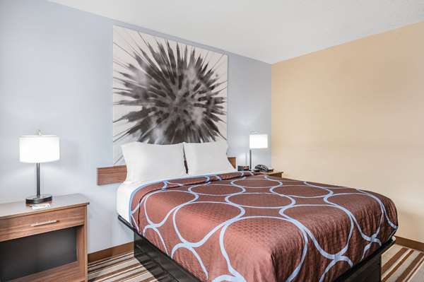  - Super 8 Hotel Joliet - I-80, Exit 130B