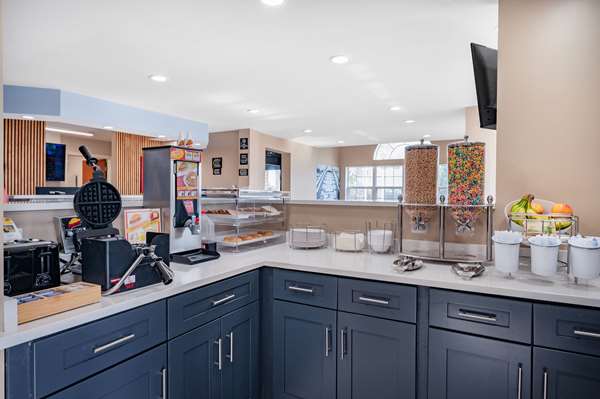  - Super 8 Hotel Joliet - I-80, Exit 130B