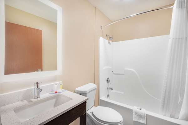  - Super 8 Hotel Joliet - I-80, Exit 130B