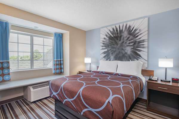  - Super 8 Hotel Joliet - I-80, Exit 130B