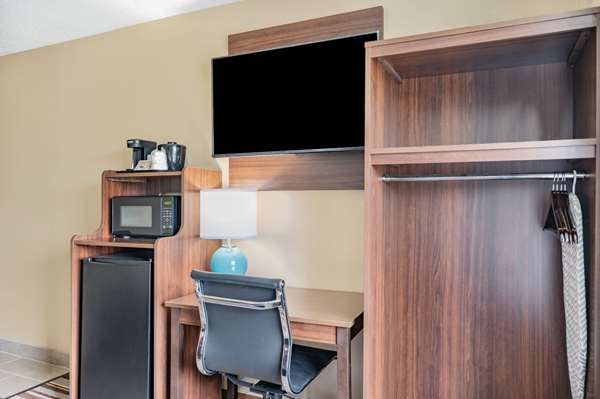  - Super 8 Hotel Joliet - I-80, Exit 130B