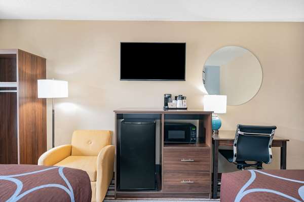  - Super 8 Hotel Joliet - I-80, Exit 130B