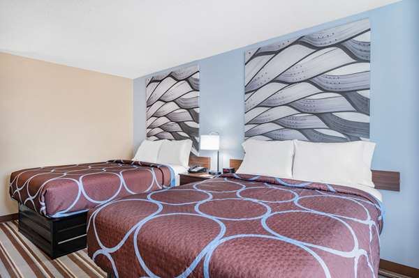  - Super 8 Hotel Joliet - I-80, Exit 130B