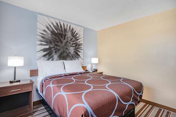  - Super 8 Hotel Joliet - I-80, Exit 130B