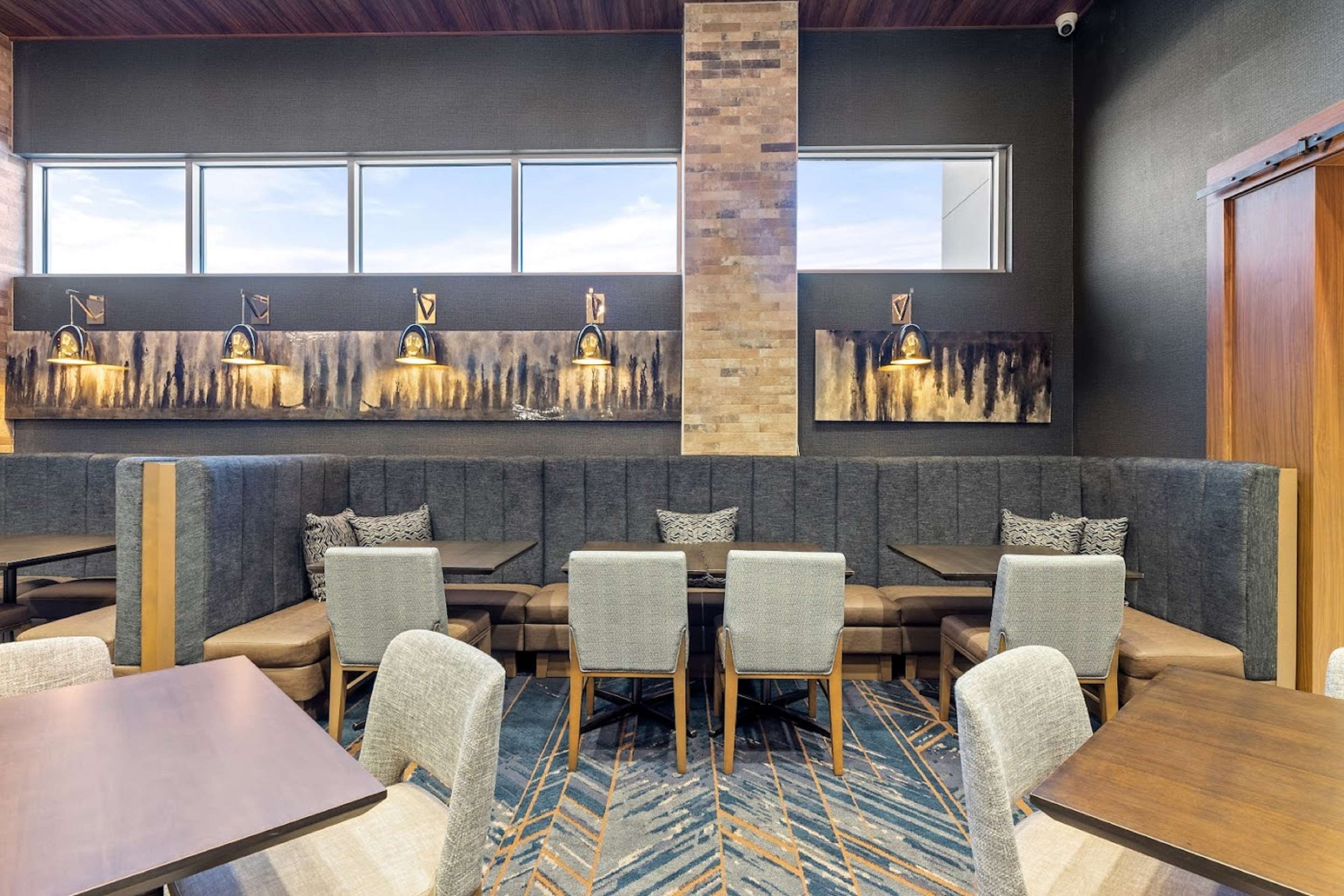 Breakfast Area | Embassy Suites by Hilton Irving Las Colinas