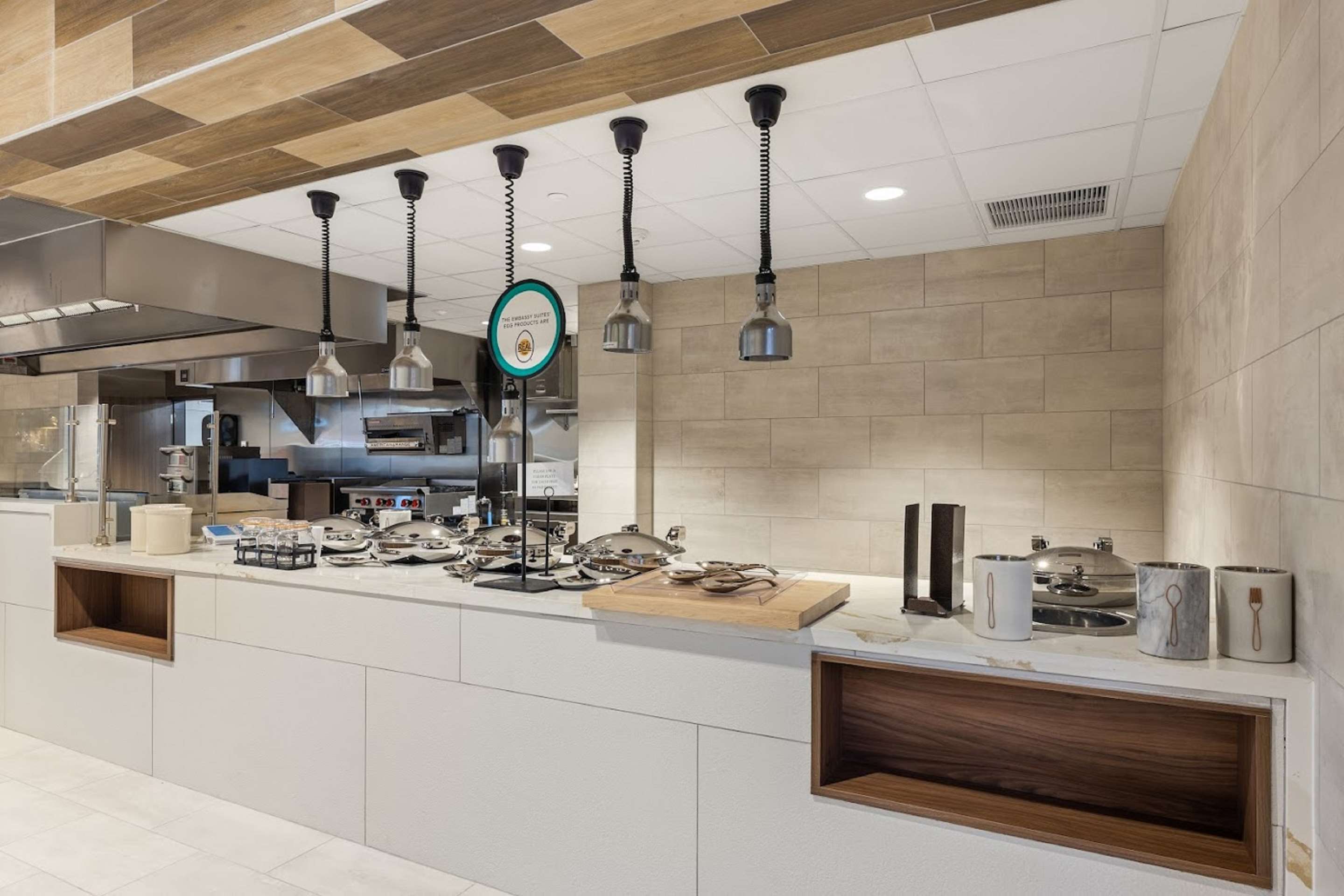 Breakfast Area | Embassy Suites by Hilton Irving Las Colinas